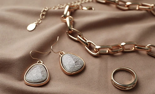 Edler Schmuck wie Ringe, Halsketten und Armbänder zu günstigen Preisen kaufen